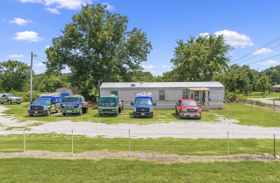 More Photos Of 7864 Brock Rd, Ardmore Service For Sale