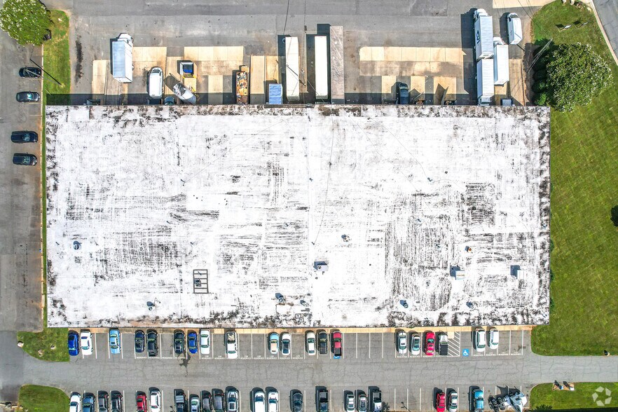 More Photos Of 807 Pressley Rd, Charlotte Unknown For Lease