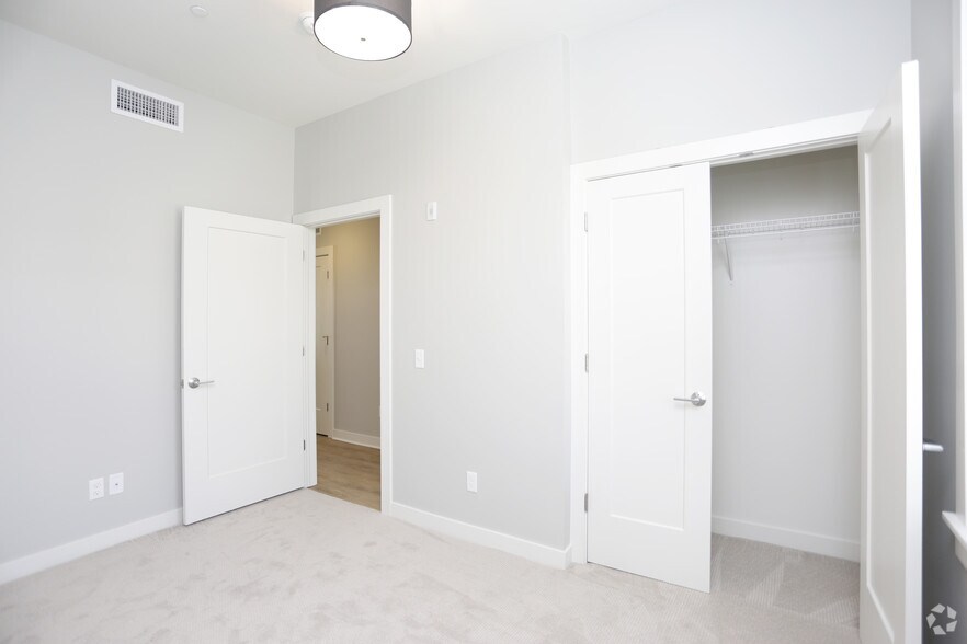 More Photos Of 1059 Wealthy St SE, Grand Rapids Apartments For Lease