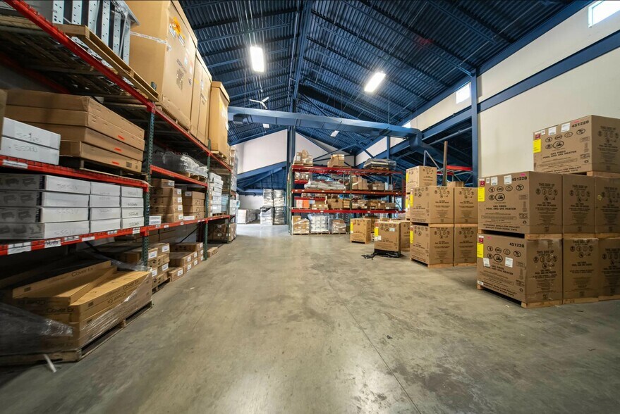 More Photos Of 3770 Dixie Hwy, Waterford Showroom For Sale