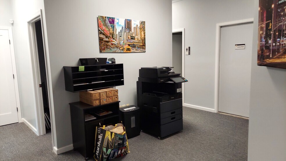 More Photos Of 33 Basin Rd, West Hurley Medical For Lease