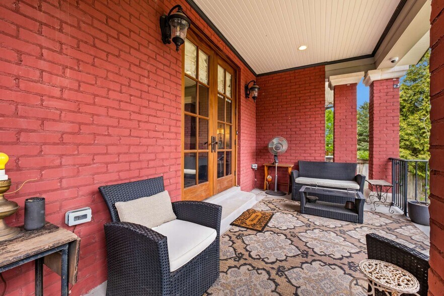 More Photos Of 1308 6th Ave N, Nashville Office Residential For Sale