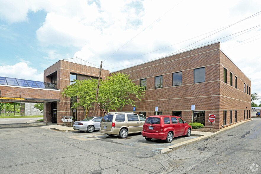 More Photos Of 1695 W Twelve Mile Rd, Berkley Medical For Lease