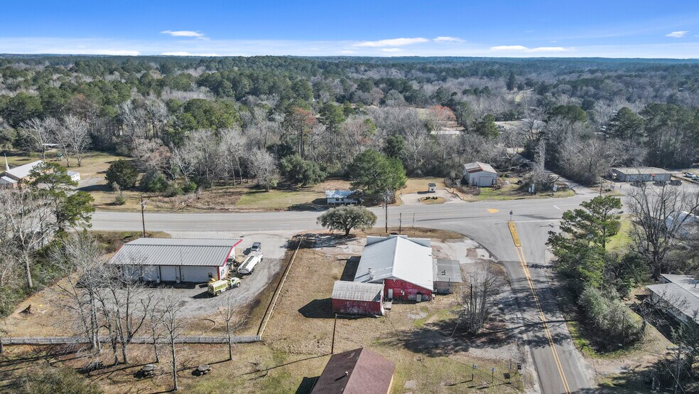 More Photos Of 301 N Wheeler Rd, Colmesneil Freestanding For Sale