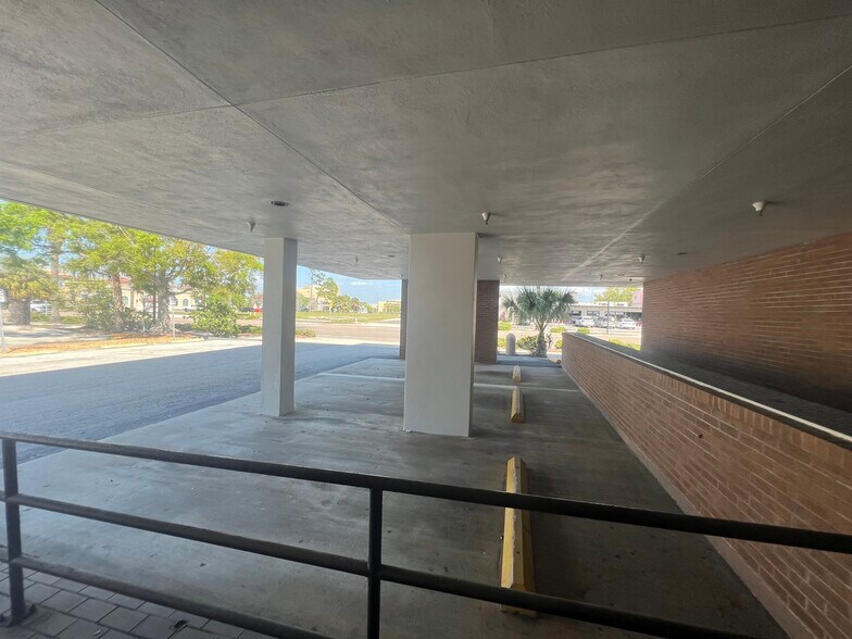 More Photos Of 420 Tamiami Trl S, Venice Medical For Sale