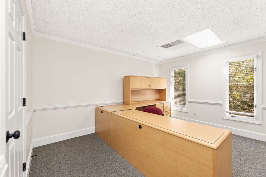 More Photos Of 200 Market Pl, Roswell Office Residential For Sale