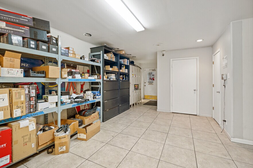 More Photos Of 2238 NW Loop 410 Fwy, San Antonio Auto Repair For Sale