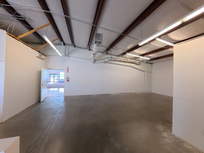 More Photos Of 635 SE Business Way, Bend Showroom For Sale