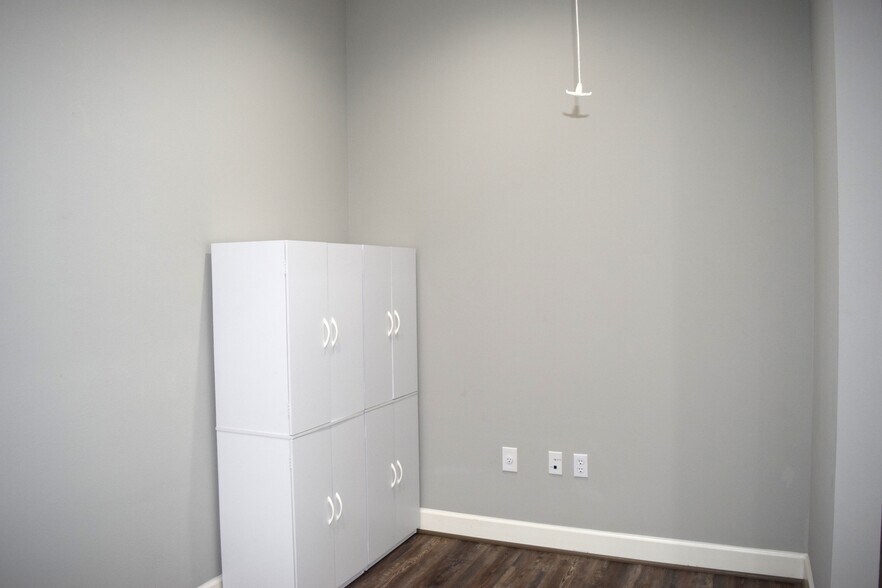 More Photos Of 1000 Broadway St, Pearland Office For Sale