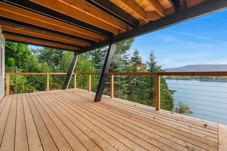 More Photos Of 520 Columbia St, Cathlamet Apartments For Sale