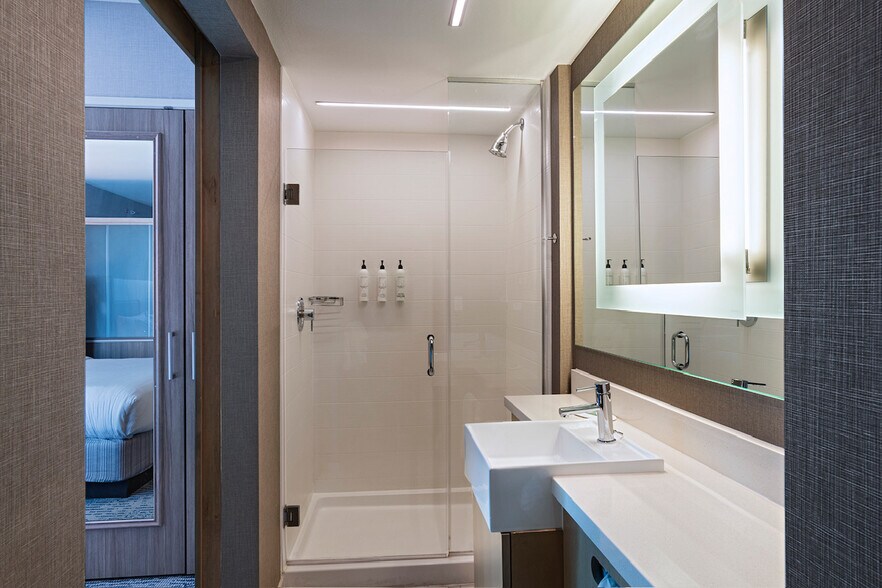 More Photos Of 1110 Discovery Blvd, Cedar Park Hotel For Sale