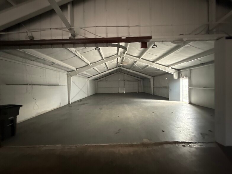 More Photos Of 2718 Azle Ave, Fort Worth General Retail For Sale