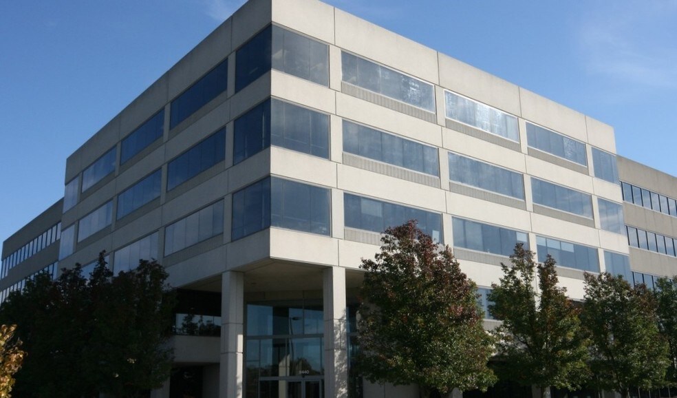 More Photos Of 8425 Woodfield Crossing Blvd, Indianapolis Office For Lease