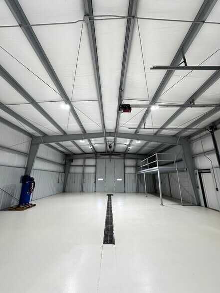 More Photos Of 6400 Yellowstone Hwy, Evansville Warehouse For Lease