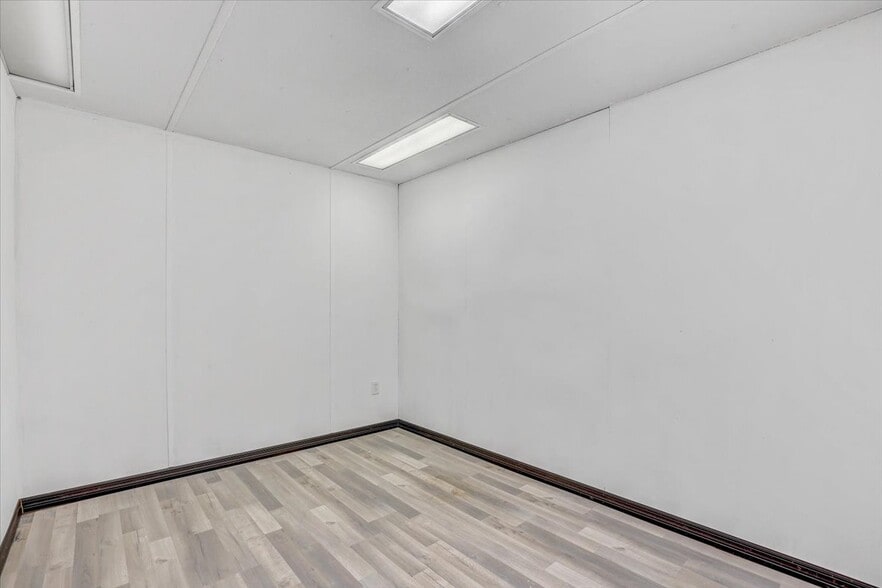 More Photos Of 11309 E US Highway 92, Seffner Warehouse For Sale