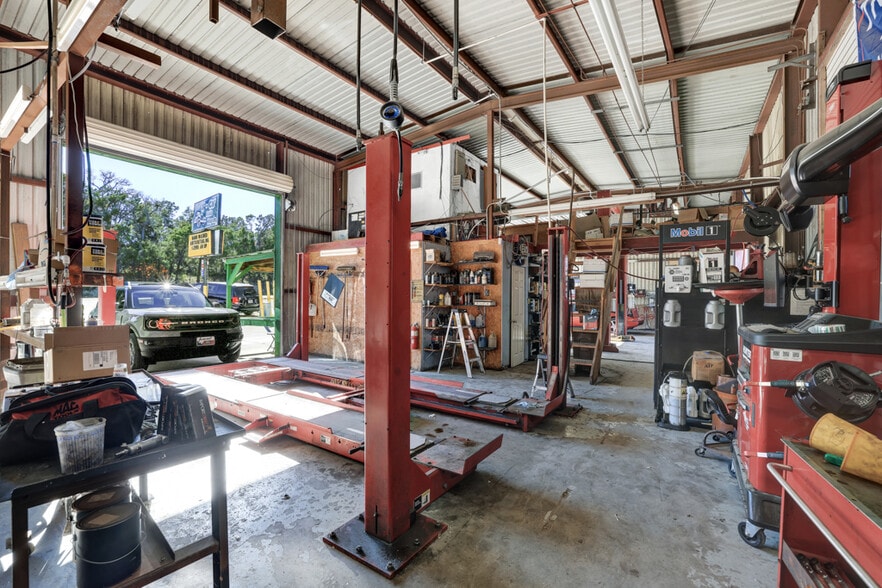 More Photos Of 8328 FM 2673, Canyon Lake Auto Repair For Sale