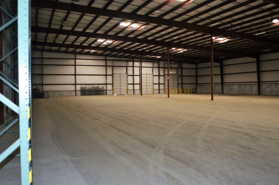 More Photos Of 16517 Bull Church Rd, Woodford Warehouse For Lease
