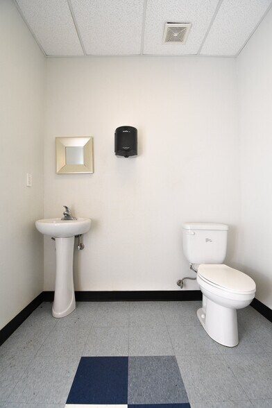 More Photos Of 512 Hartman Rd, Victoria Warehouse For Lease