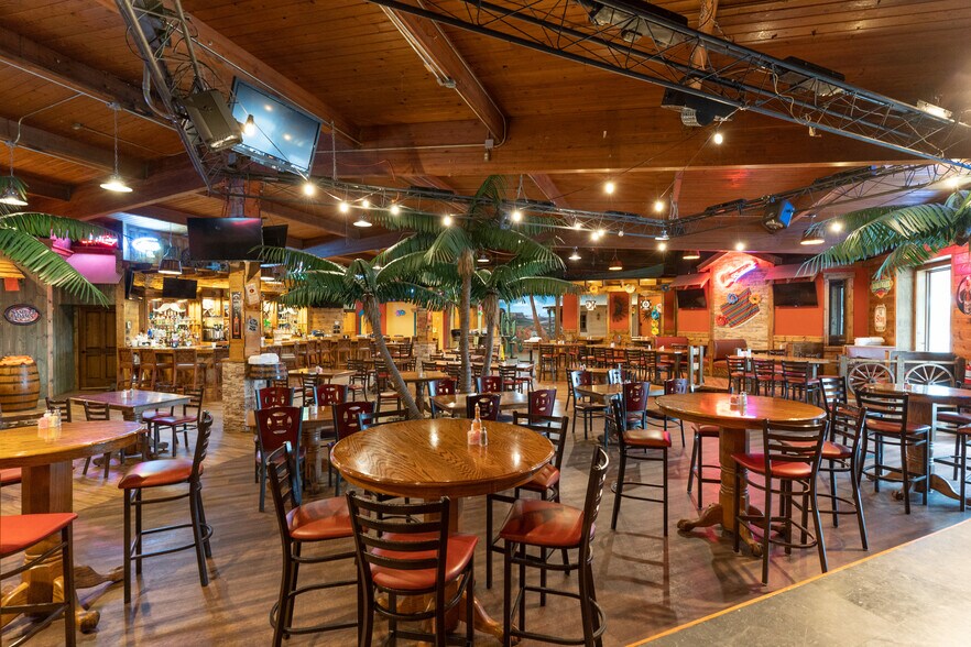 More Photos Of 1401 S Morley St, Moberly Restaurant For Sale