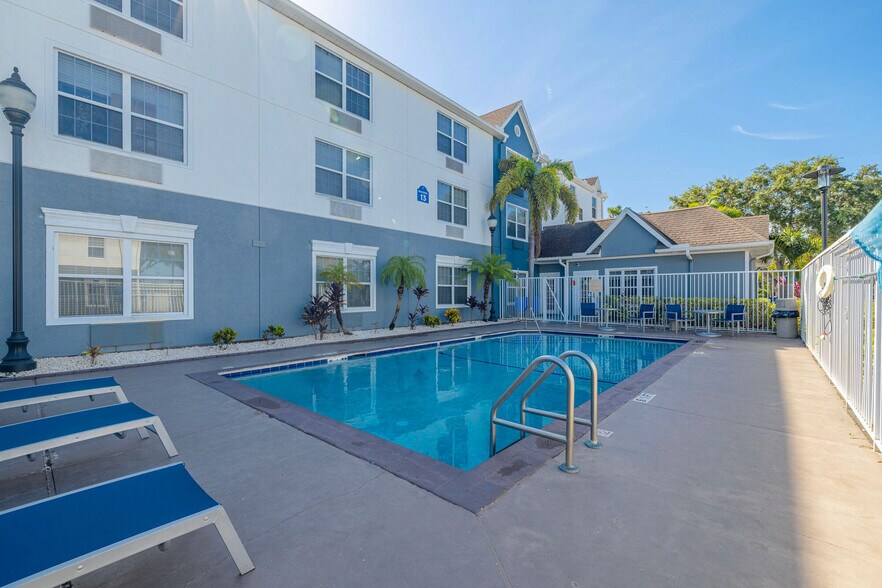 More Photos Of 13200 49th St N, Clearwater Apartments For Lease