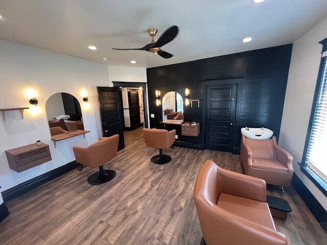 More Photos Of 210 N Madison St, Woodstock General Retail For Lease