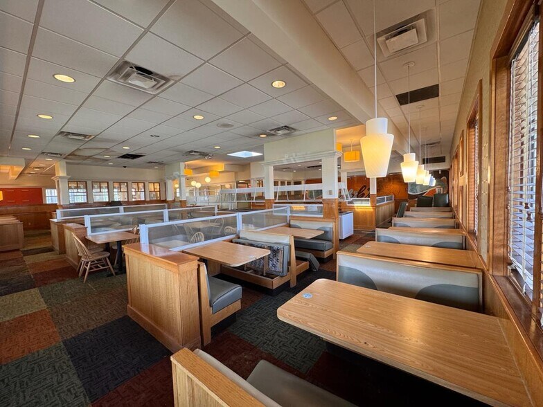 More Photos Of 2949 Dixie Hwy, Hamilton Restaurant For Sale