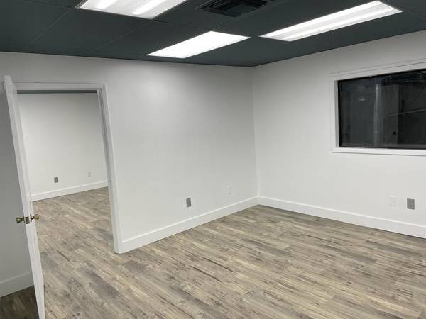 More Photos Of 40 W Crystal Lake St, Orlando Manufacturing For Lease
