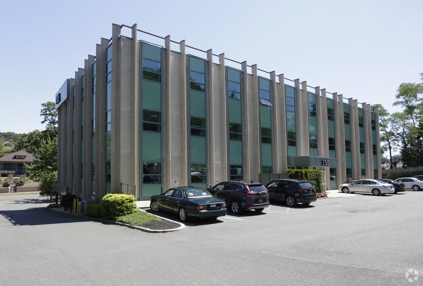 More Photos Of 755 New York Ave, Huntington Medical For Lease