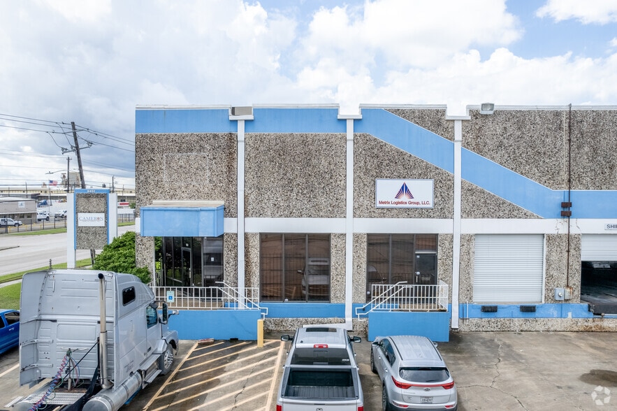 More Photos Of 8451 Market St, Houston Distribution For Lease