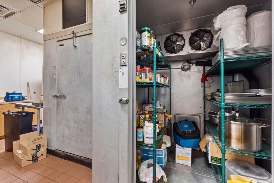 More Photos Of 118 Shenandoah Dr, The Woodlands Freestanding For Sale