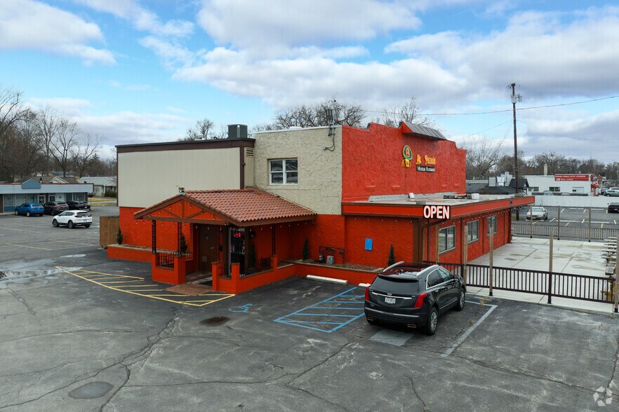 More Photos Of 3303-3309 N Holland Sylvania Rd, Toledo General Retail For Sale
