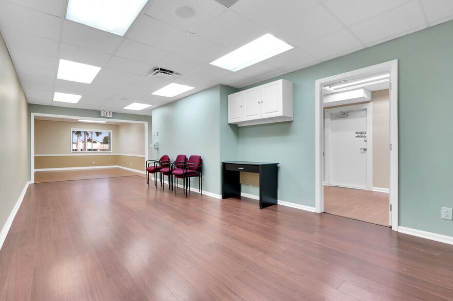 More Photos Of 2240 Palm Beach Lakes Blvd, West Palm Beach Office For Sale