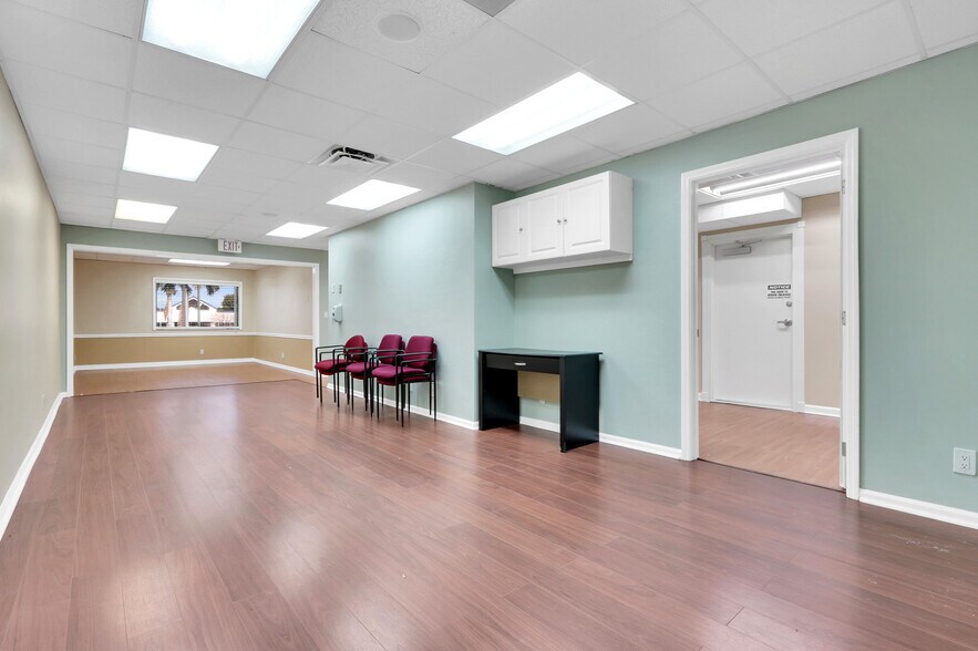 More Photos Of 2240 Palm Beach Lakes Blvd, West Palm Beach Office For Sale