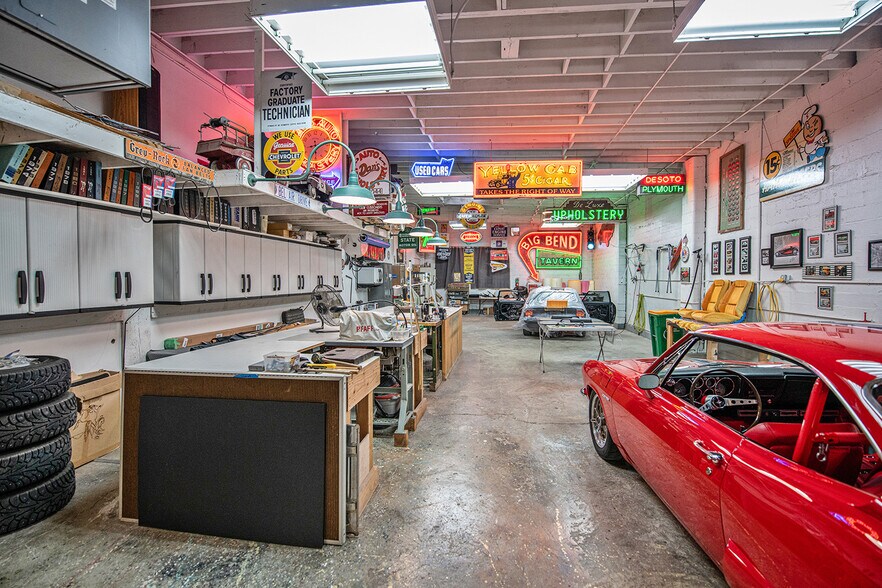 More Photos Of 327 SE 80th Ave, Portland Auto Repair For Sale