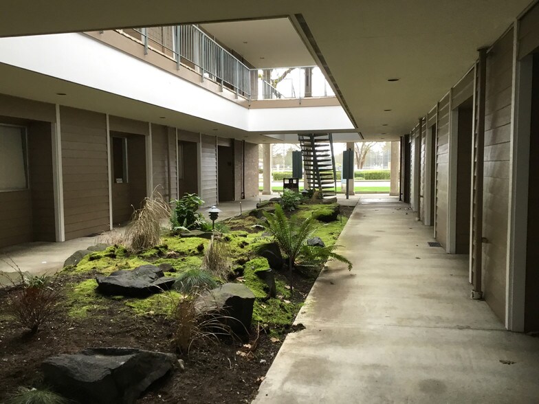 More Photos Of 10828 Gravelly Lake Dr SW, Lakewood Office For Lease