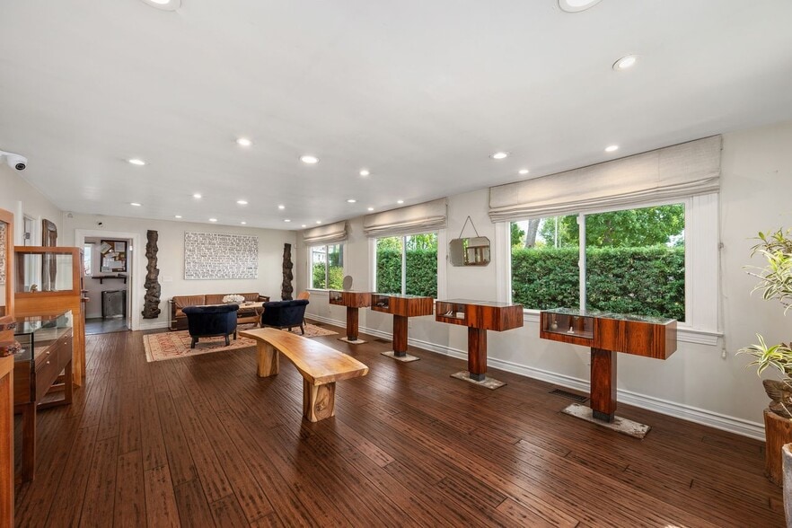 More Photos Of 1111 N Crescent Heights Blvd, West Hollywood General Retail For Sale