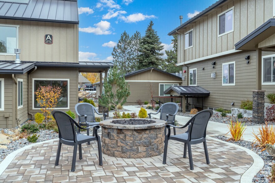 More Photos Of 2320 NW Lakeside Pl, Bend Multifamily For Sale