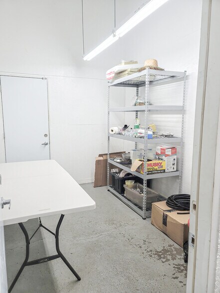 More Photos Of 3332 14th St, Los Angeles Warehouse For Lease