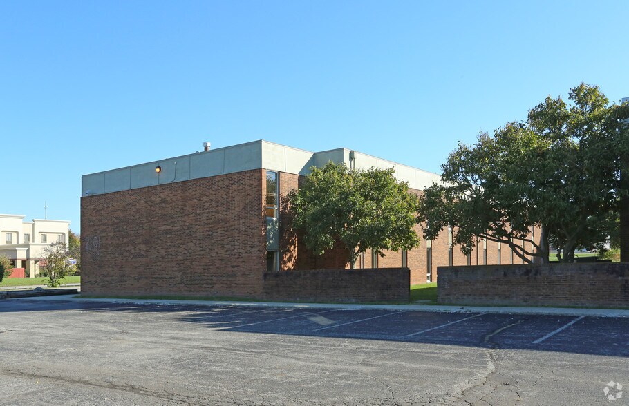 More Photos Of 2101 S Hamilton Rd, Columbus Unknown For Lease