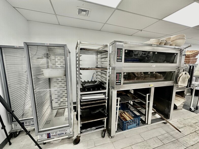 More Photos Of 380-392 W Putnam Ave, Greenwich General Retail For Sale