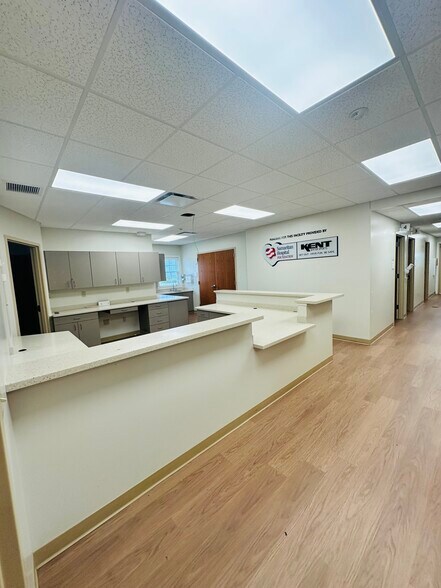 More Photos Of 206 W Main St, New London Medical For Lease