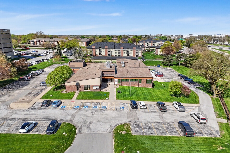Primary Photo Of 1300 37th St, West Des Moines Medical For Sale
