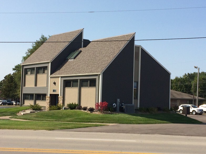 More Photos Of 1026-1028 E Riverside Blvd, Loves Park Office For Lease