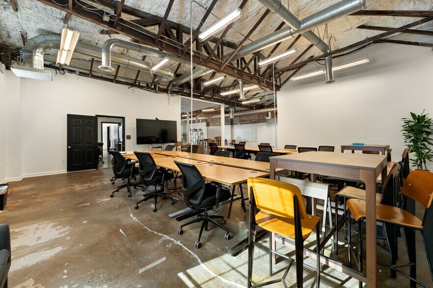 More Photos Of 1408 E 13th St, Austin Loft Creative Space For Lease