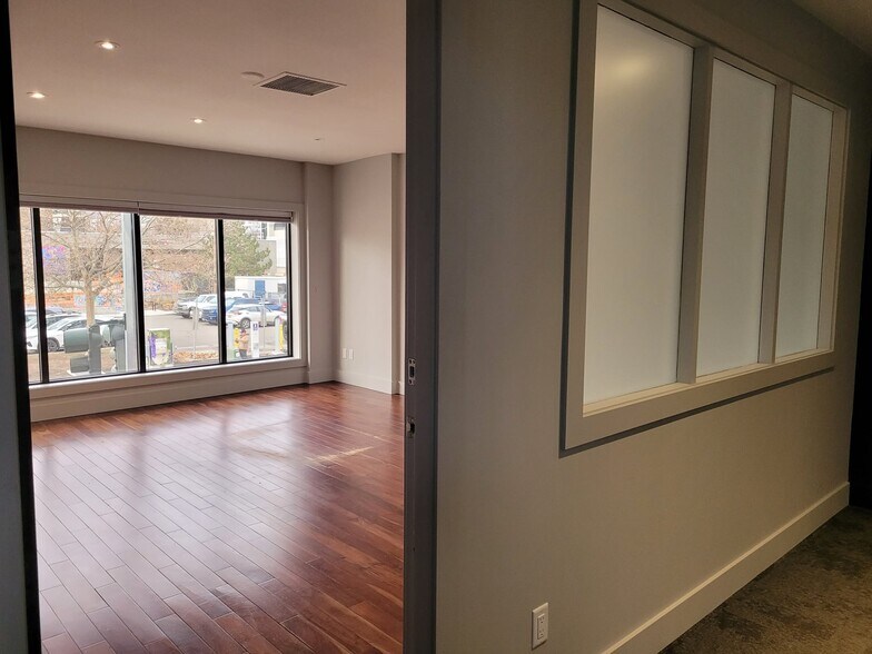 More Photos Of 1455 Ellis St, Kelowna Office Residential For Lease