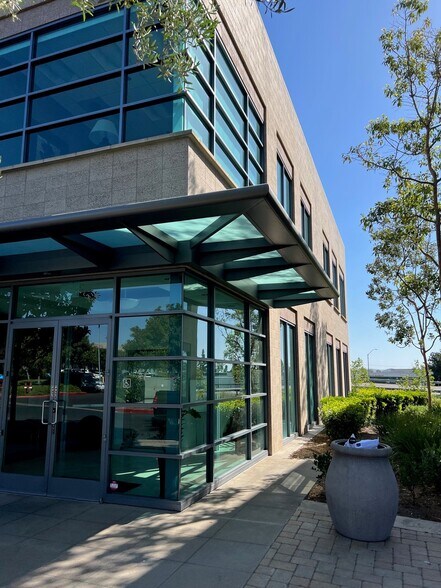 More Photos Of 830 Roosevelt Ave, Irvine Office For Sale