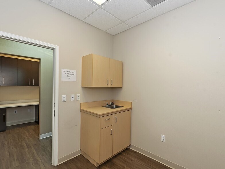 More Photos Of 35400 Bob Hope Dr, Rancho Mirage Medical For Sale