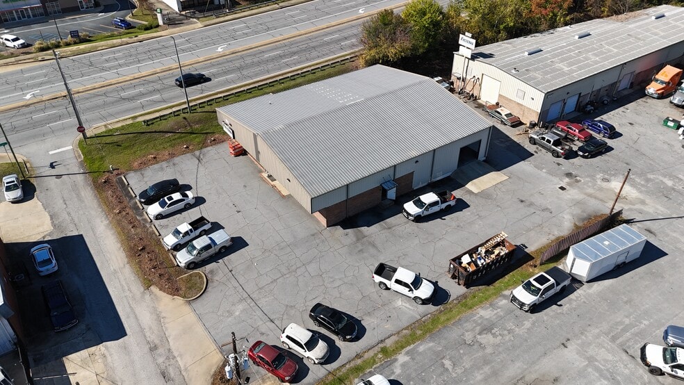 More Photos Of 1522 Veterans Pky, Columbus Flex For Lease