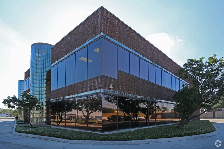 More Photos Of 100 Sandau Rd, San Antonio Office For Lease