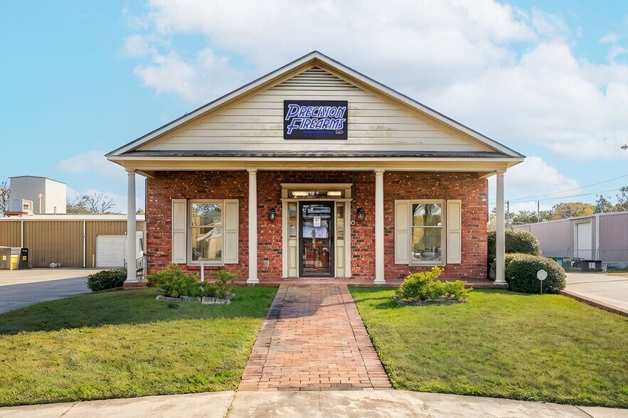 More Photos Of 3021 E Victory Dr, Savannah Office For Sale